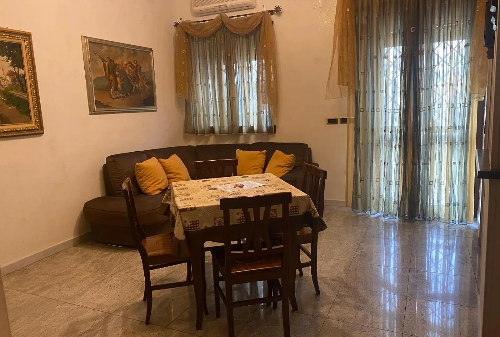Luchino'S Home Rom Italien